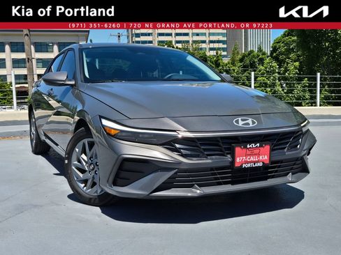 Used 2025 Hyundai Elantra Hybrid FWD image 1