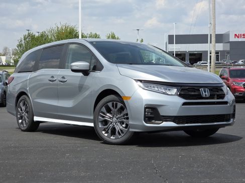 New 2026 Honda Odyssey Touring image 2