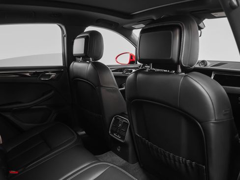 Certified 2023 Porsche Macan AWD/4WD image 28