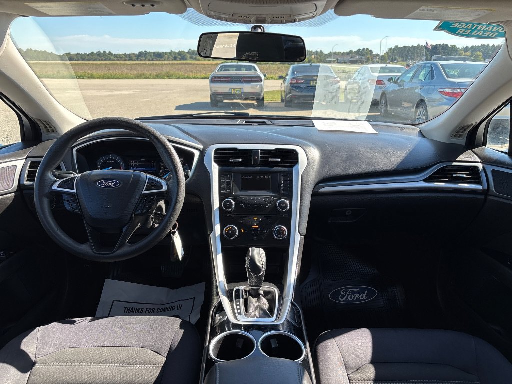 Used 2014 Ford Fusion SE FWD image 12