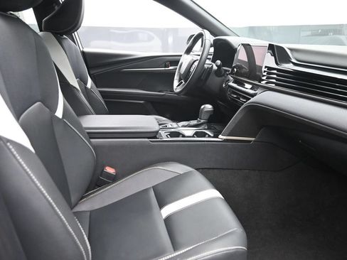 Used 2025 Toyota Camry SE FWD image 10