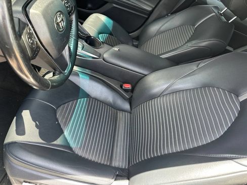 Used 2019 Toyota Camry SE w/ Carpet Mat Package FWD image 18