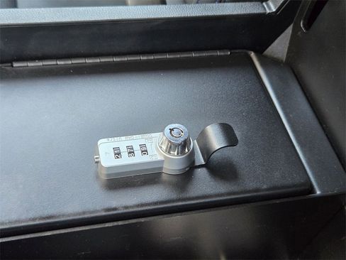 Used 2025 Toyota Sequoia Platinum image 33