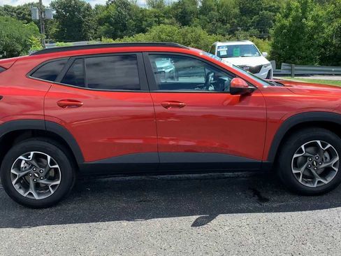 Certified 2024 Chevrolet Trax LT w/ LT Convenience Package FWD image 9