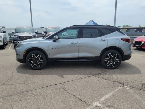 Used 2023 Chevrolet Blazer RS w/ Driver Confidence II Package FWD image 2