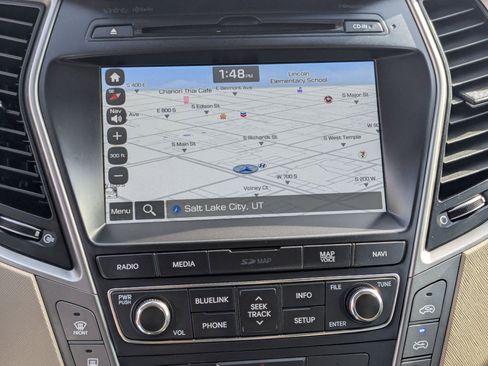 Used 2017 Hyundai Santa Fe SE image 23