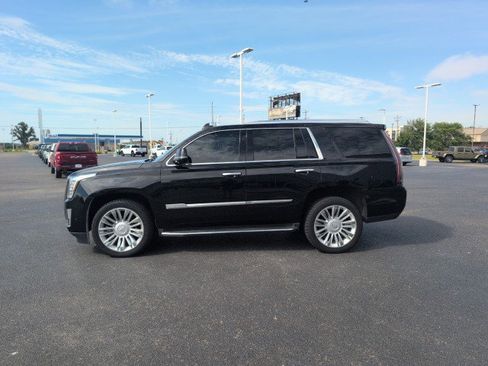 Used 2019 Cadillac Escalade Luxury AWD/4WD image 4