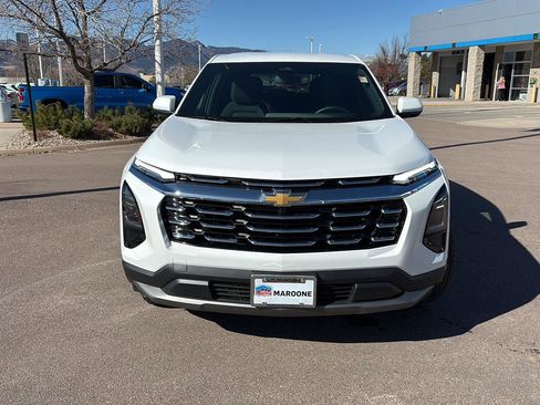 Used 2025 Chevrolet Equinox LT image 2