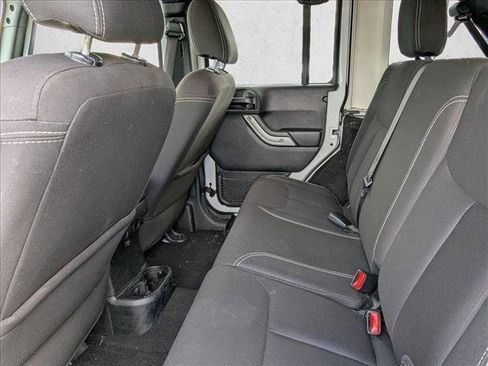 Used 2018 Jeep Wrangler Unlimited Sahara image 17