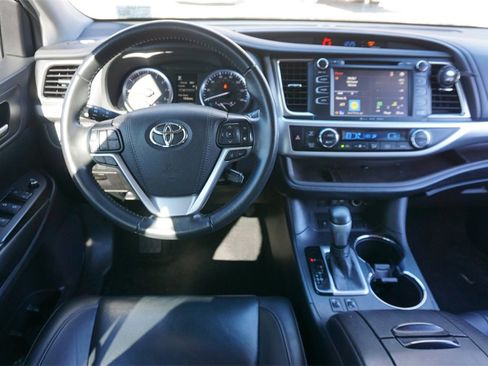 Used 2019 Toyota Highlander SE image 6