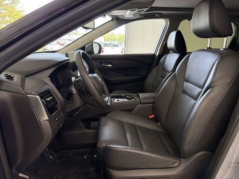 Certified 2025 Nissan Rogue SL w/ Tech Package AWD/4WD image 21