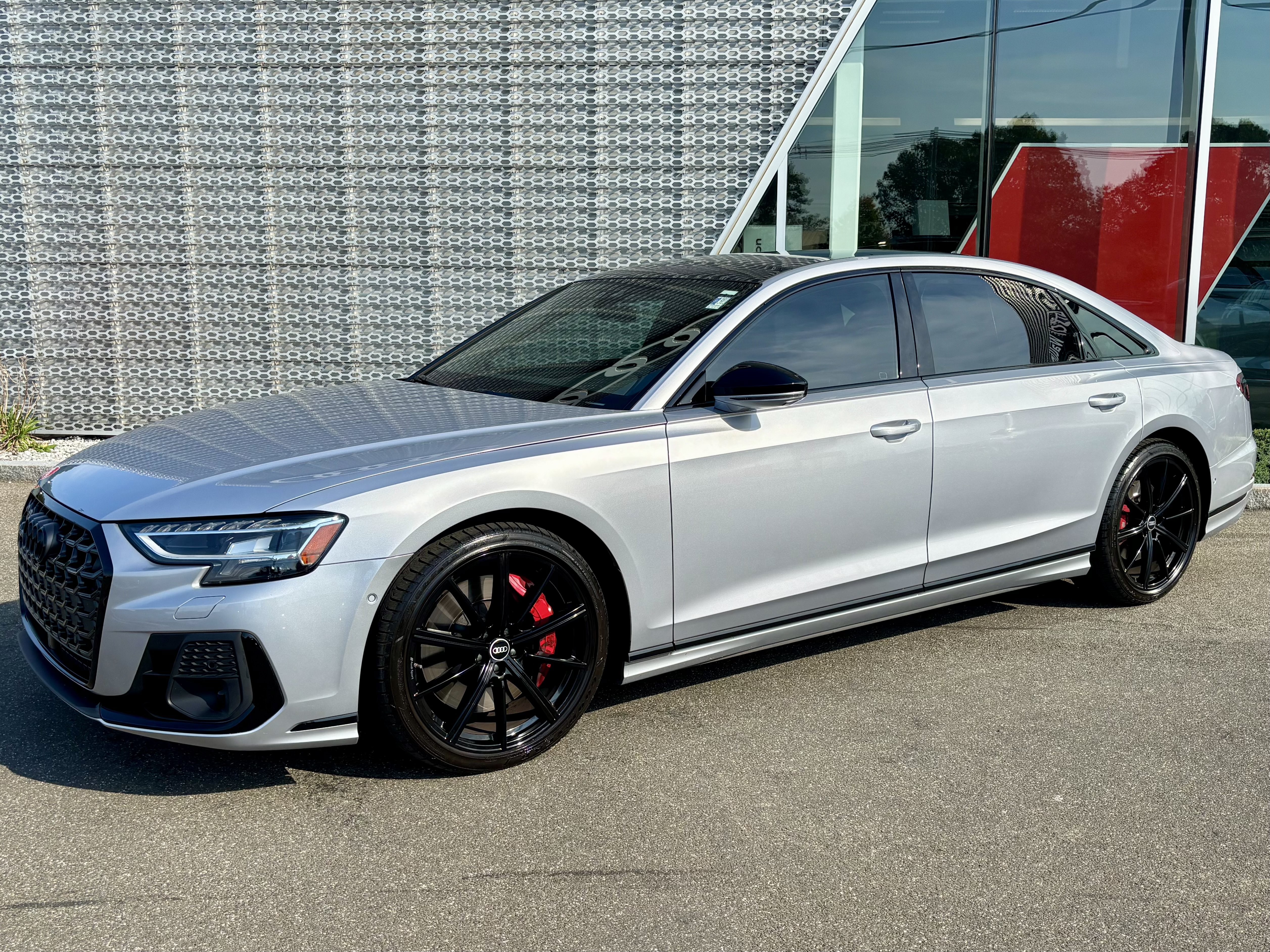Used 2023 Audi S8 AWD/4WD image 2