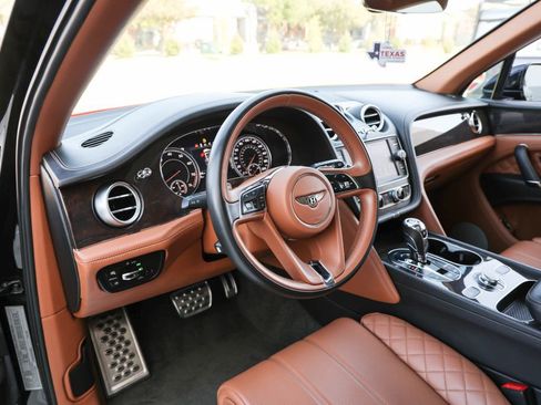 Used 2019 Bentley Bentayga image 15