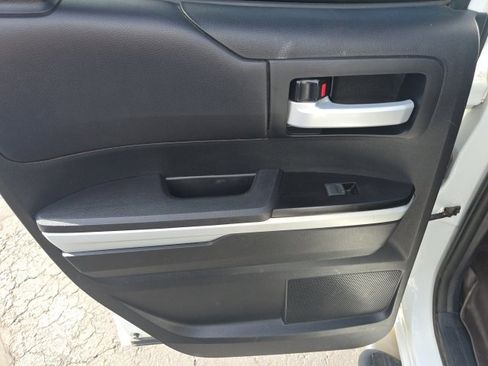 Used 2017 Toyota Tundra SR5 image 18