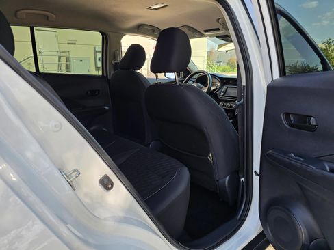 Used 2021 Nissan Kicks S FWD image 38