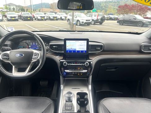 Used 2022 Ford Explorer Limited w/ Equipment Group 301A AWD/4WD image 15