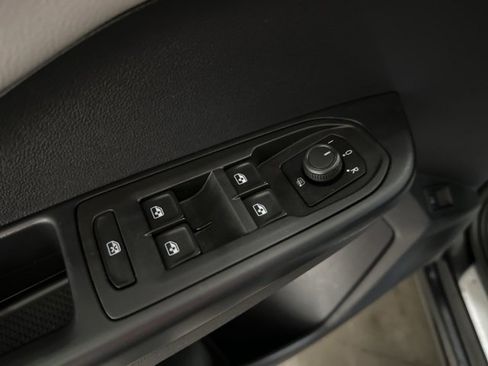 Used 2022 Volkswagen Taos SE image 11