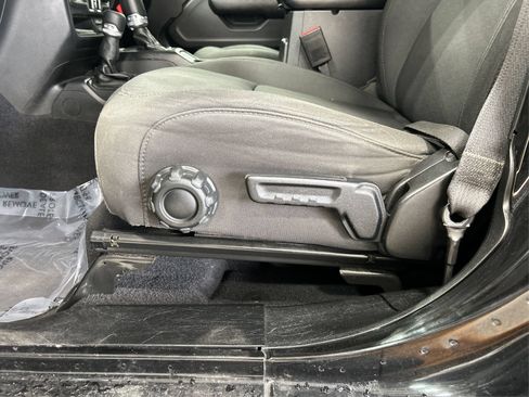 Used 2023 Jeep Wrangler Unlimited Sport AWD/4WD image 18