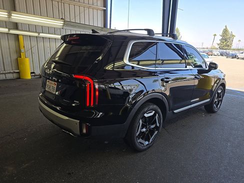 Used 2024 Kia Telluride EX w/ EX Captain's Chair Package AWD/4WD image 4