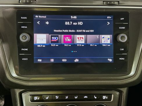 Used 2019 Volkswagen Tiguan SE AWD/4WD image 17