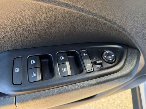 Certified 2025 Hyundai Venue SE image 16