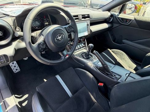 Used 2025 Toyota GR86 Premium w/ ALL Weather Mat Package (TMS) RWD image 23