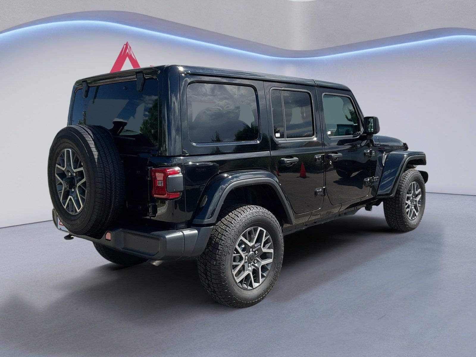 Used 2025 Jeep Wrangler Unlimited Sahara AWD/4WD image 5