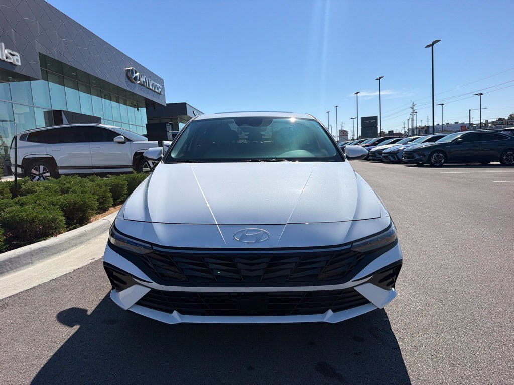 New 2026 Hyundai Elantra Limited FWD image 2