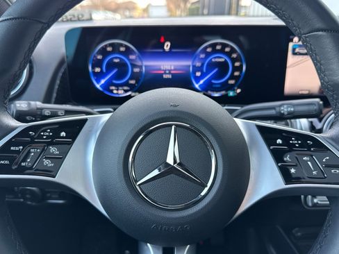 Used 2025 Mercedes-Benz EQB 300 EQB 300 image 24