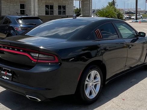 Used 2019 Dodge Charger SXT RWD image 3