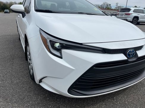 Used 2025 Toyota Corolla LE image 25