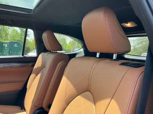 Used 2020 Toyota Highlander Platinum image 10