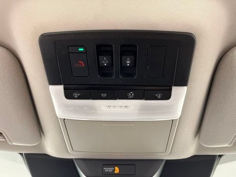 Used 2025 Nissan Pathfinder SL w/ SL Premium Package FWD image 36