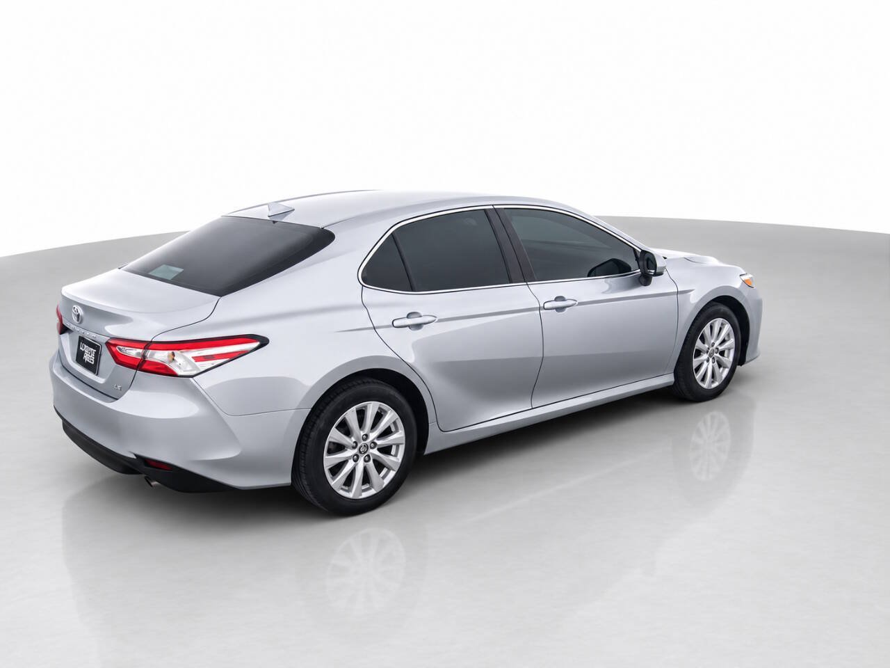 Used 2020 Toyota Camry LE FWD image 5