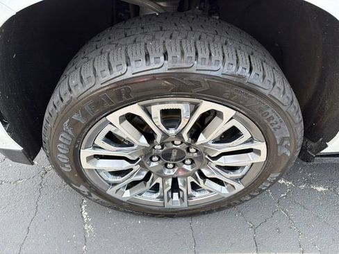 Certified 2023 GMC Yukon XL Denali Ultimate w/ LPO, Floor Liner Package AWD/4WD image 10