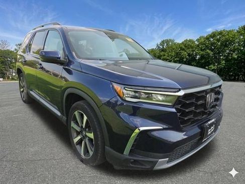 Used 2023 Honda Pilot Touring image 4