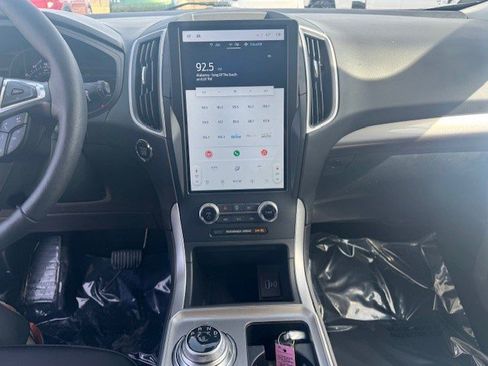 Used 2024 Ford Edge SEL w/ Convenience Package image 17