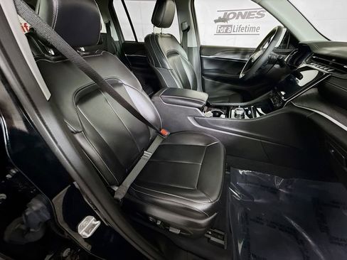 Used 2023 Jeep Grand Cherokee Limited w/ Black Appearance Package image 31