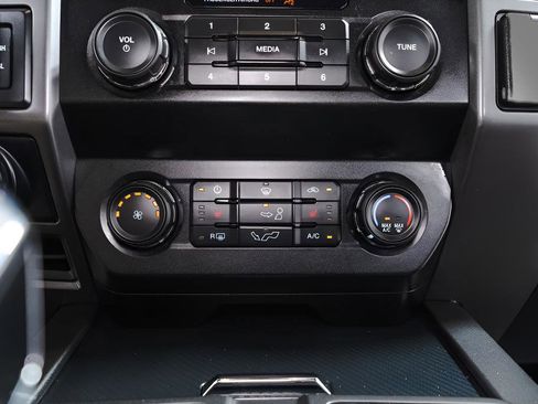 Used 2020 Ford F150 XLT w/ Equipment Group 302A Luxury AWD/4WD image 16
