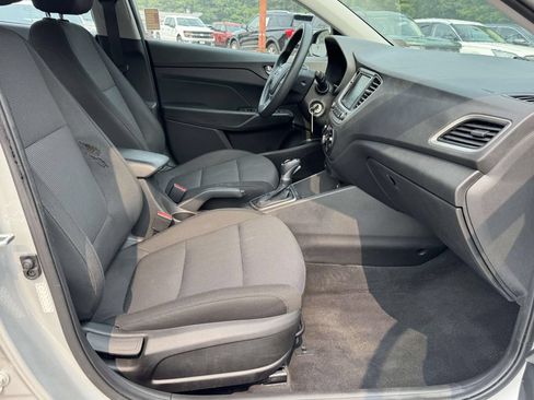 Used 2022 Hyundai Accent SEL FWD image 15