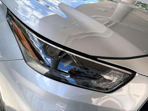Used 2023 Toyota Highlander L FWD image 27