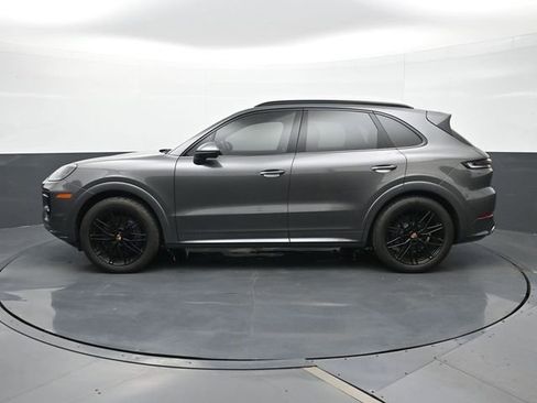 Certified 2025 Porsche Cayenne AWD/4WD image 2