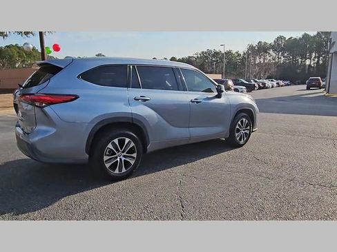 Used 2022 Toyota Highlander XLE image 30