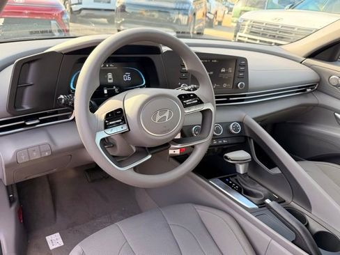 New 2026 Hyundai Elantra SE image 9