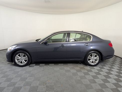 Used 2010 INFINITI G37 x w/ Premium Pkg image 2
