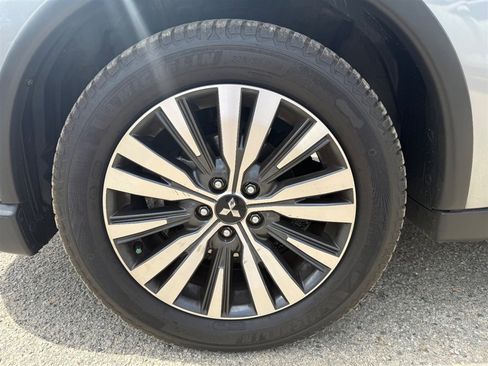 Used 2020 Mitsubishi Outlander AWD image 38