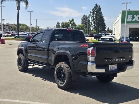 Certified 2023 Toyota Tacoma TRD Off-Road AWD/4WD image 4