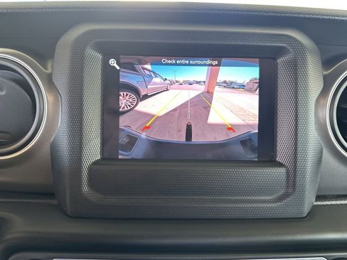 Used 2023 Jeep Gladiator Willys image 26