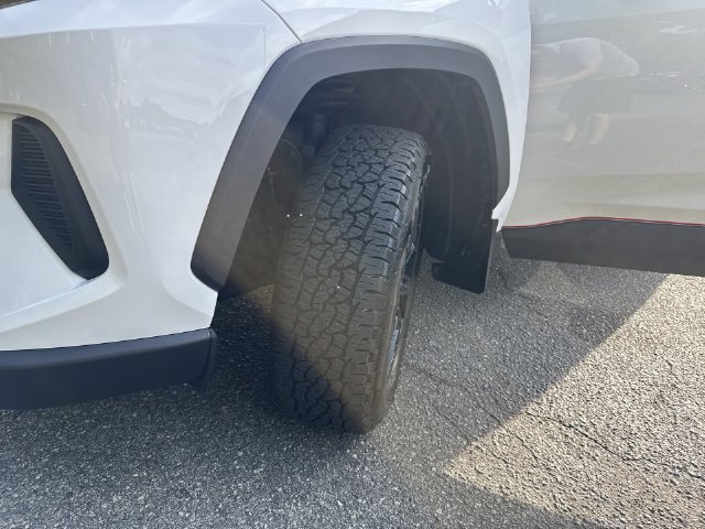 Used 2025 Toyota RAV4 LE FWD image 31