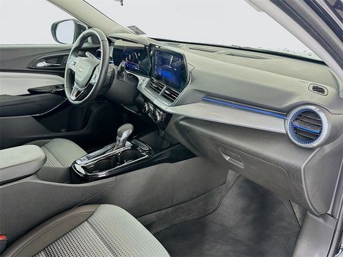 Used 2025 Chevrolet Trax LT w/ LT Convenience Package image 30